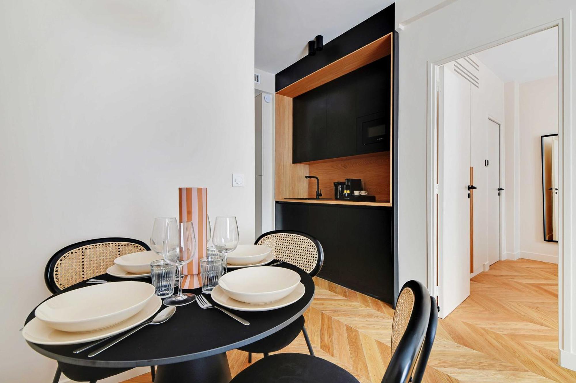 Parisian With Air Conditioning Eiffel Tower Appartement Parijs