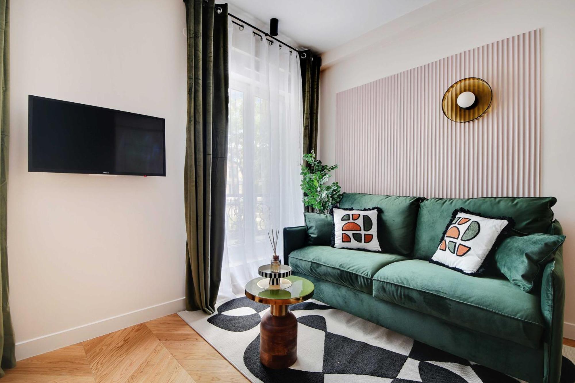 Parisian With Air Conditioning Eiffel Tower Appartement Parijs