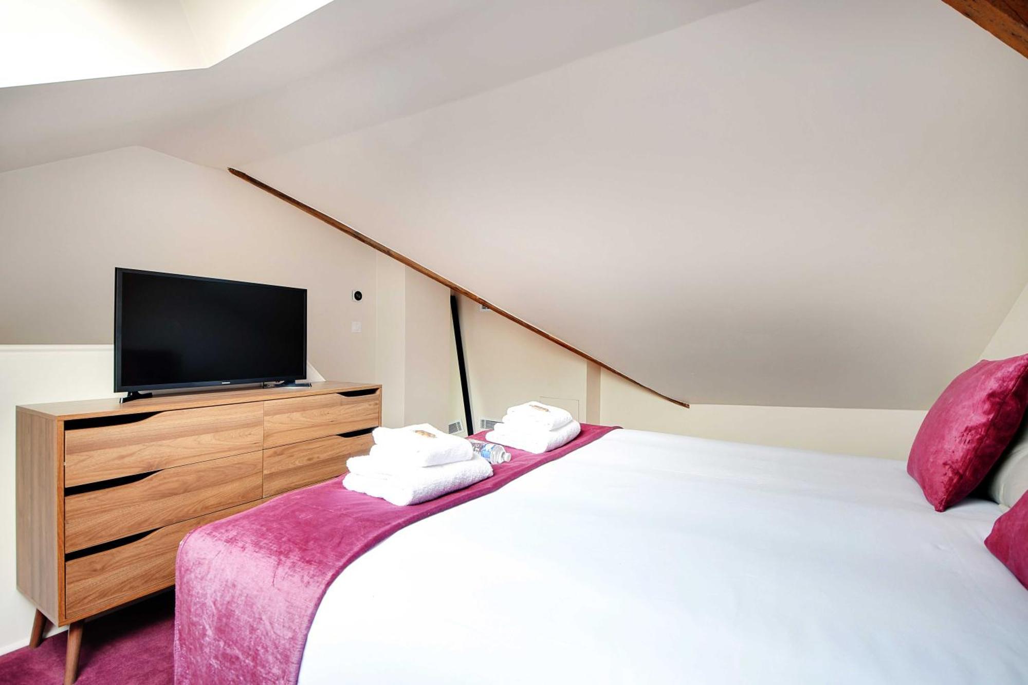 Parisian With Air Conditioning Eiffel Tower Appartement